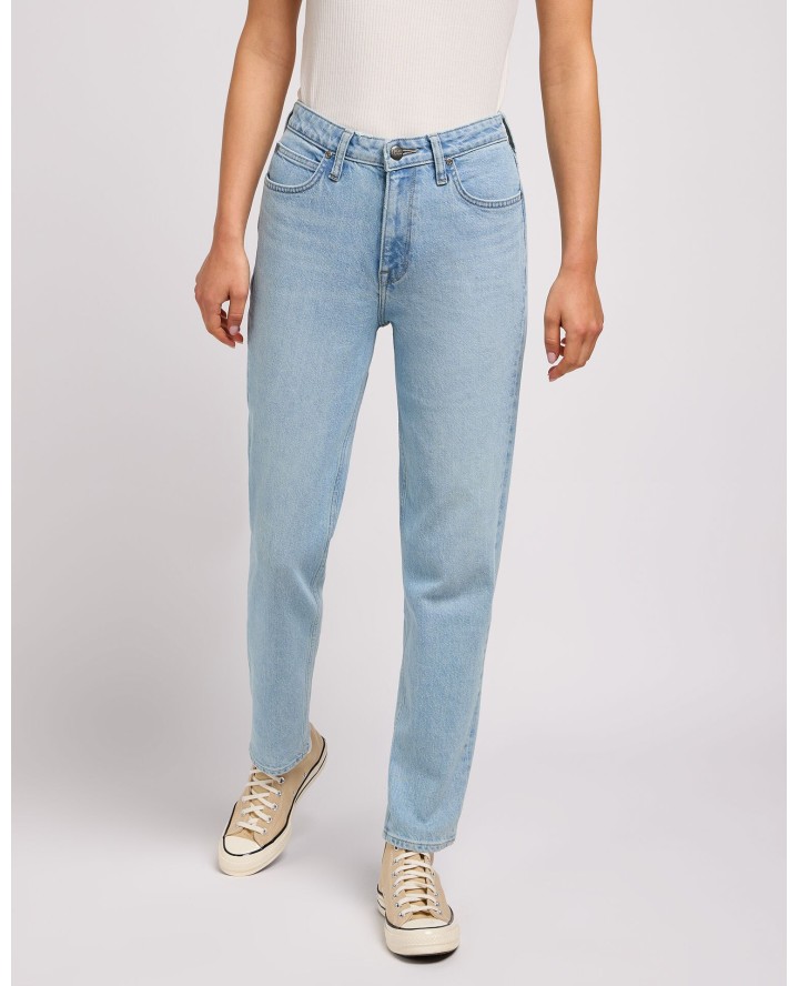 LEE®  JEAN Carol in Light Story...