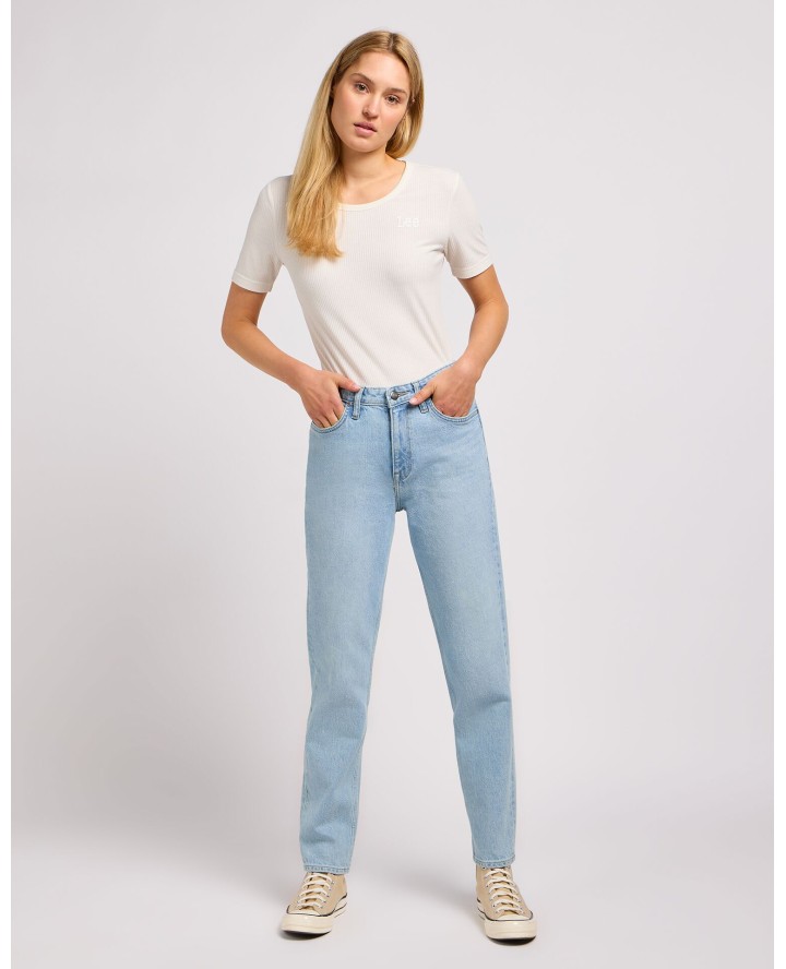 LEE®  JEAN Carol in Light Story...