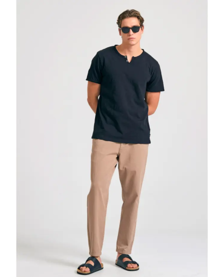 FUNKY BUDDHA T-shirt με λαιμό henley και raw cuts - The essentials FBM011-004-04 BLACK