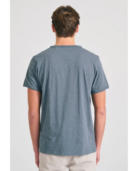 FUNKY BUDDHA T-shirt με λαιμό henley και raw cuts - The essentials FBM011-004-04 STEEL GREY