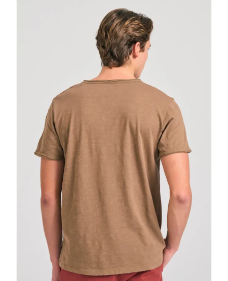 FUNKY BUDDHA T-shirt with henley neck and raw cuts - The essentials FBM011-004-04 HAZELNUT