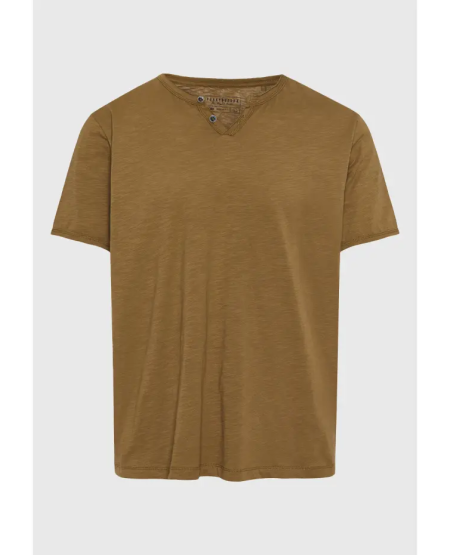 FUNKY BUDDHA T-shirt με λαιμό henley και raw cuts - The essentials FBM011-004-04 HAZELNUT
